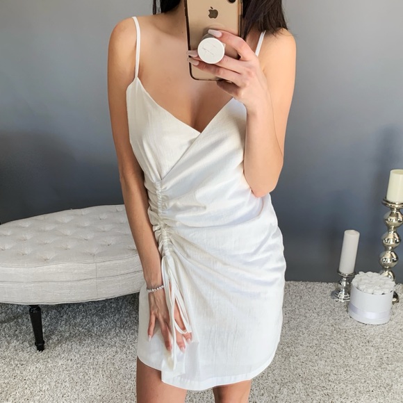 SUNDAYS in White - Picture 2 of 4